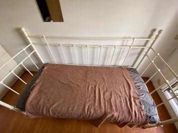 Wit metalen kinderbed  beschikbaar voor biedingen
