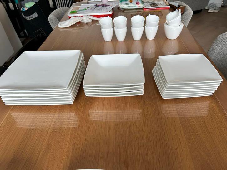 Servies - Yong & IKEA - Diverse onderdelen, Huis en Inrichting, Keuken | Servies, Gebruikt, Effen, Porselein, Ophalen