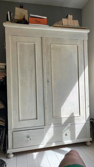 Mooie oude kast (white wash) beschikbaar voor biedingen