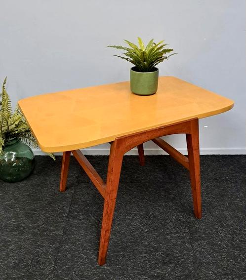 Vintage tafeltje jaren 50/60 duocolor bijzettafel teak, Huis en Inrichting, Tafels | Bijzettafels, Gebruikt, Rechthoekig, 55 tot 75 cm