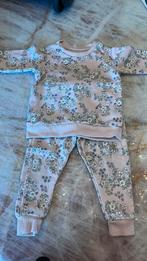 Primark sweater broek setje 80, Kinderen en Baby's, Babykleding | Maat 80, Ophalen of Verzenden, Zo goed als nieuw, Meisje