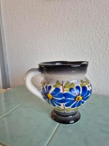 Schenkkannetje gebloemd.  beschikbaar voor biedingen