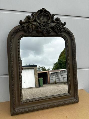 Antieke Spiegel met Ornamenten beschikbaar voor biedingen