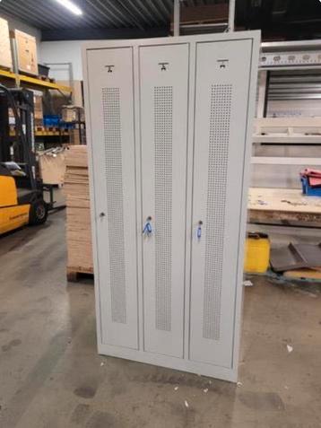 Lockerkast met 3 compartimenten – met apart slot en sleutels beschikbaar voor biedingen