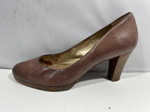 Omoda, maat 39, pumps in een hazelnoot bruine kleur, Kleding | Dames, Schoenen, Zo goed als nieuw, Pumps, Bruin, Verzenden