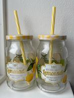 2 glazen bekers met rietjes, Huis en Inrichting, Keuken | Servies, Ophalen, Glas of Glazen, Overige stijlen, Glas