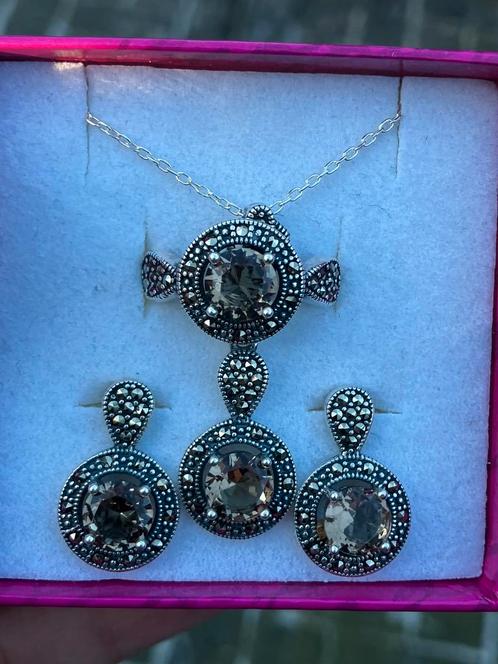 Prachtige zilveren zultaniet setje, Sieraden, Tassen en Uiterlijk, Oorbellen, Nieuw, Knopjes of Stekers, Zilver, Rood, Met edelsteen