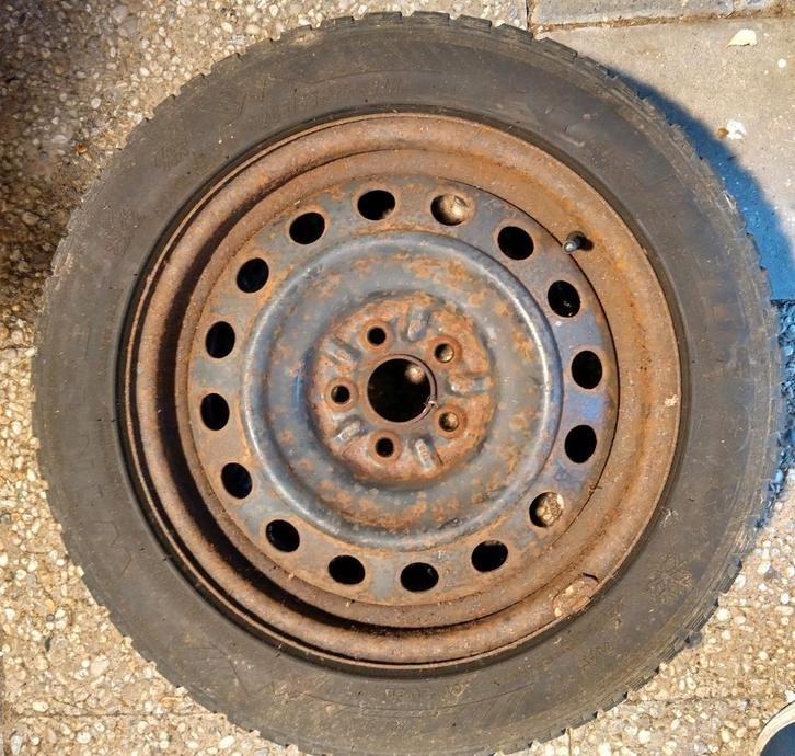 Toyota Prius Winterbanden met Velgen en Wieldoppen, Auto-onderdelen, Banden en Velgen, Banden en Velgen, Winterbanden, 16 inch