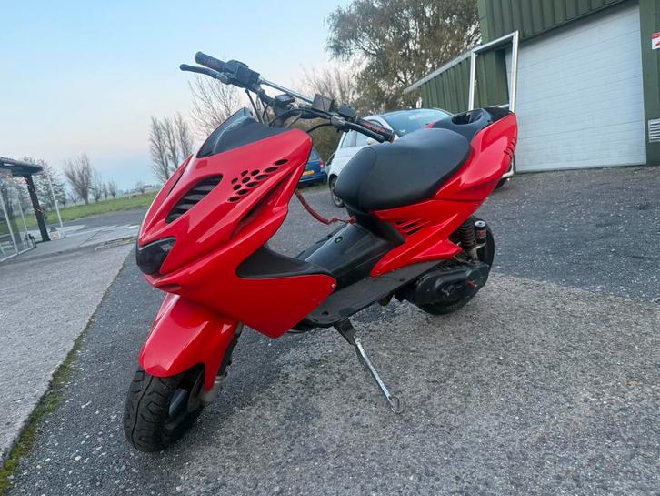 Yamaha aerox 2005 met werk, Fietsen en Brommers, Scooters | Yamaha, Gebruikt, Aerox, Maximaal 45 km/u, Tweetakt, Ophalen