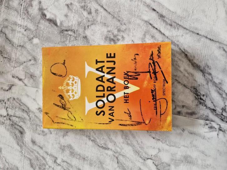 Boek Soldaat van Oranje met handtekeningen (2014) - Goede st, Boeken, Biografieën, Zo goed als nieuw, Overige, Ophalen of Verzenden