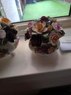 Vintage Royal Albert bloemen in vaasje, Huis en Inrichting, Woonaccessoires | Vazen, Overige kleuren, Aardewerk of Porselein, Ophalen of Verzenden
