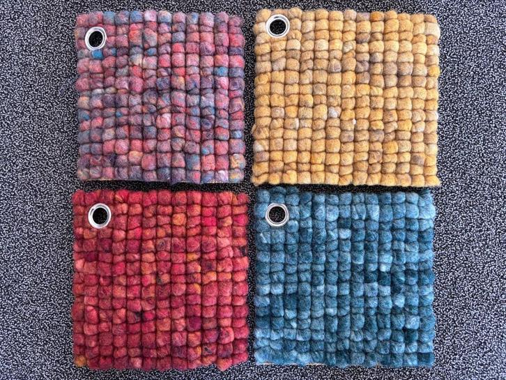 4 stalen dik vloerkleed 20x20 cm - kleedjes grof tapijt wol, Huis en Inrichting, Stoffering | Tapijten en Kleden, Zo goed als nieuw