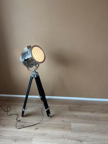 MADE industriele vloerlamp (rvs) beschikbaar voor biedingen
