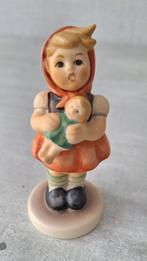 TE KOOP! Hummelbeeldje "Meisje met pop" Nr. 239/B! Als NIEUW, Verzamelen, Beelden en Beeldjes, Ophalen of Verzenden, Zo goed als nieuw