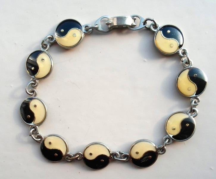Armband Yin en Yang. Oorbellen Yin en Yang (AVON)., Sieraden, Tassen en Uiterlijk, Armbanden, Zo goed als nieuw, Ophalen of Verzenden