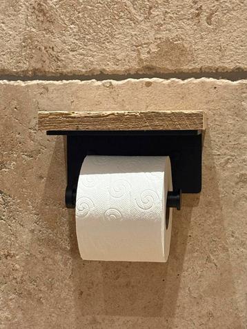 Stijlvolle WC Rolhouder met Plankje beschikbaar voor biedingen