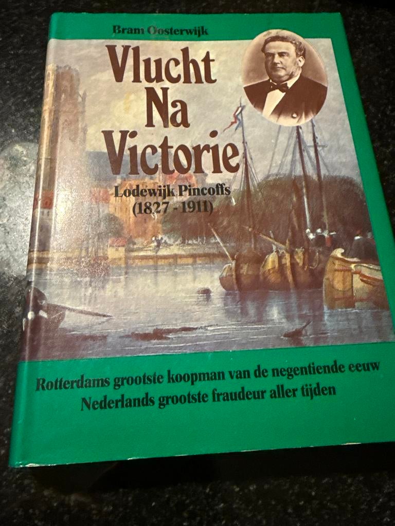 Vlucht Na Victorie - Bram Oosterwijk, Ophalen of Verzenden, Gelezen, Overige