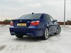 BMW 5-Serie 5.0 SMG M5 AUT 2005 Blauw, Auto's, BMW, Automaat, 1730 kg, Achterwielaandrijving, Grijs