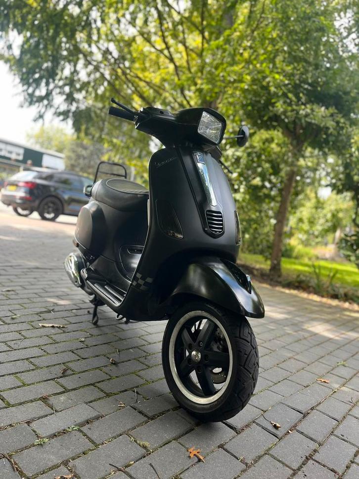 Vespa s50 2012, Fietsen en Brommers, Snorfietsen en Snorscooters, Zo goed als nieuw, Vespa, Benzine, Ophalen