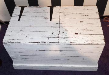 Handgemaakte houten opbergkist met wijnrek, vintage stijl beschikbaar voor biedingen