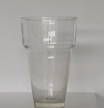hoge dikke glazen vaas dik glas hoogte 25 á 26 cm dikke  beschikbaar voor biedingen