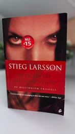 De vrouw die met vuur speelde - Stieg Larsson, Ophalen of Verzenden, Gelezen, Nederland