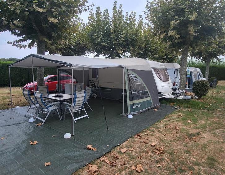 Chateau Calista 450 Chalet 2003, Caravans en Kamperen, Caravans, Particulier, tot en met 4, 750 - 1000 kg, Rondzit, Chateau, Frans bed
