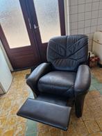 Donkerbruine fauteuil met voetenbank, Huis en Inrichting, Ophalen, Zo goed als nieuw, 75 tot 100 cm