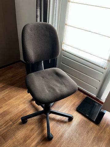 Bureau stoel beschikbaar voor biedingen