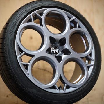 Org. 20" Alfa Romeo Tonale velgen banden nieuwstaat beschikbaar voor biedingen