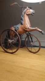 Decoratief houten paard op driewieler, Ophalen