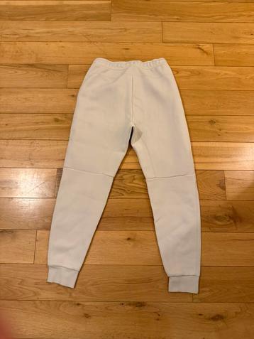 Nike Tech Fleece - Beige beschikbaar voor biedingen