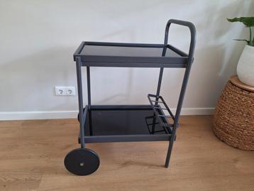 Side tafel met zwart glas beschikbaar voor biedingen