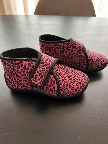 Maat 25 Tooti pantoffels roze zwart print beschikbaar voor biedingen