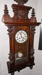 Antieke hangklok met porseleinen wijzerplaat, Antiek en Kunst, Ophalen of Verzenden