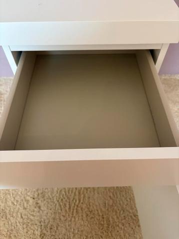 IKEA MALM bureau 2 jaar oud. - afbeelding 4