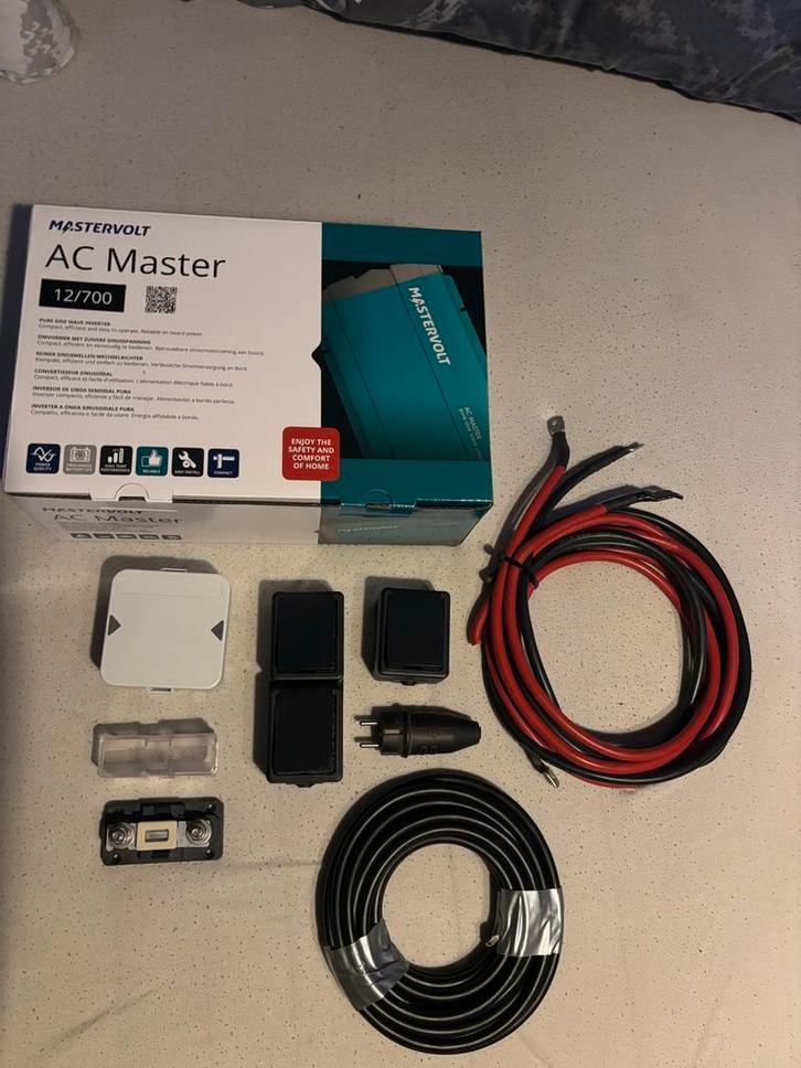 Mastervolt Omvormer 700W + Toebehoren & Kabels, Caravans en Kamperen, Camper-accessoires, Gebruikt, Ophalen of Verzenden