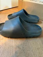 Yeezy slide maat 44,5 (valt klein), Slippers, Ophalen of Verzenden, Zo goed als nieuw, Adidas Yeezy