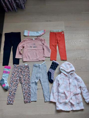 Meisjes kleding set maat 98 badjasje, trui, leggings, sokken beschikbaar voor biedingen