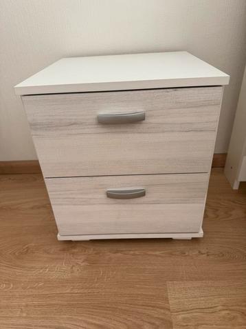 2 nachtkastjes