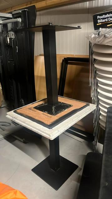 2 marmeren tafels 60x70 cm beschikbaar voor biedingen