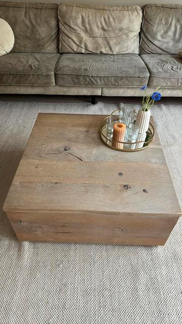 Eikenhouten salontafel met lade 80x80x34 cm beschikbaar voor biedingen