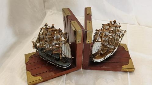 Boekensteunen met scheepsromantiek – 2x windkracht 10, Huis en Inrichting, Woonaccessoires | Wandplanken en Boekenplanken, Gebruikt