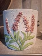 Licht grijze stenen bloempot met een 3D van een paarse plant, Steen, Rond, Binnen, Ophalen of Verzenden