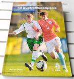 HET JEUGDVOETBALLEERPROCES: HET COACHEN VAN VOETBALLEN, Gelezen, Ophalen of Verzenden, Balsport, Bert van Lingen
