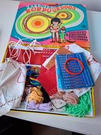 Borduurdoos met wol en borduurzijde en naald., Ophalen of Verzenden, Gebruikt