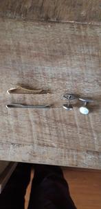 2 Dasspelden en manchetknopen, Ophalen