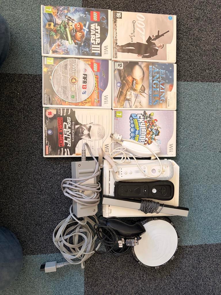 Wii console+ 7 games + skylanders portel ZONDER PERSONAGES, Ophalen, 2 spelers, Eén computer, Zo goed als nieuw