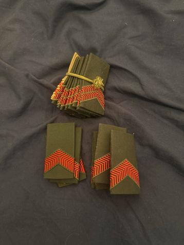 Militaire Rangonderscheidingstekens beschikbaar voor biedingen