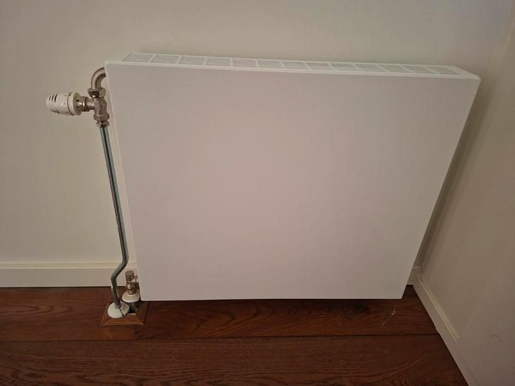 6 vlakke radiatoren, Doe-het-zelf en Verbouw, Verwarming en Radiatoren, Zo goed als nieuw, Radiator, 30 tot 80 cm, 60 tot 150 cm